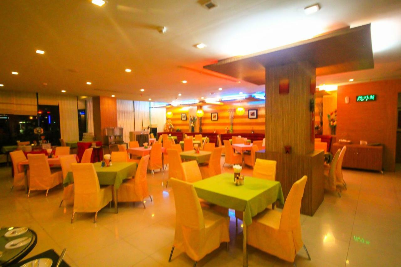 V-One Hotel Korat Nakhonratchasima Esterno foto